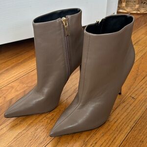 NWT SAKS FIFTH AVENUE - Ankle Leather Boots - Size 8.5